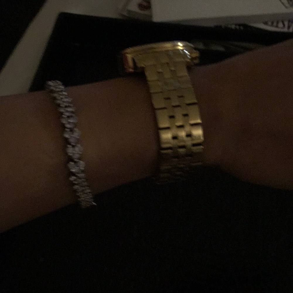 Whatch - Picture 4 of 5